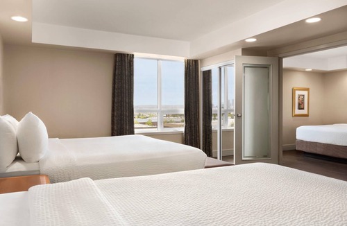 Calgary Hotel | Grand Hotel & Conference Centre Calgary Airport, an Ascend Collection Hotel