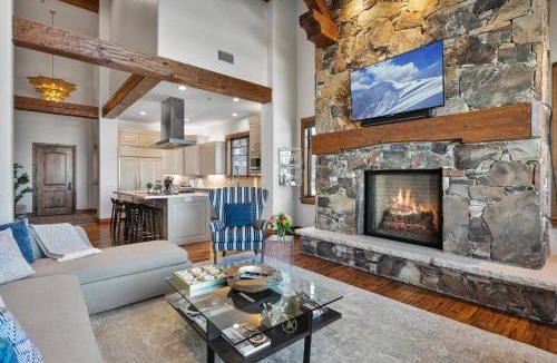 Empire Pass Apartment | Grand Lodge - Four Bedroom #302 - Ski-in ski-out