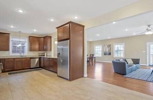 West Falls Church House | Grand Luxury | Hot Tub | Boutique | 4 bedrooms