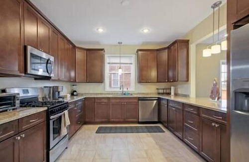 West Falls Church House | Grand Luxury | Hot Tub | Boutique | 4 bedrooms