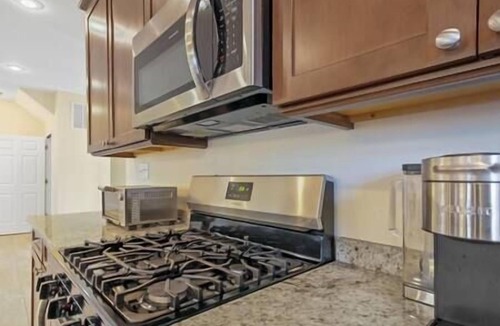 West Falls Church House | Grand Luxury | Hot Tub | Boutique | 4 bedrooms