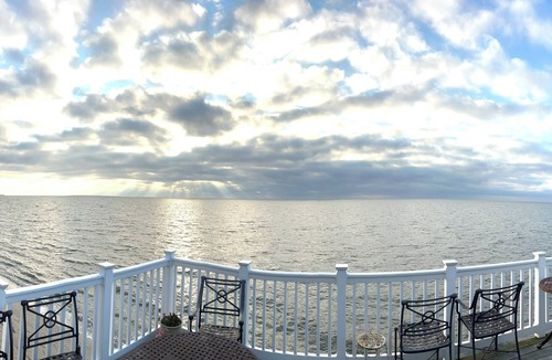Goshen Cottage | GRAND OPENING DISCOUNTS! ON A PRIVATE BEACH, A JERSEY SHORE WATERFRONT COTTAGE!