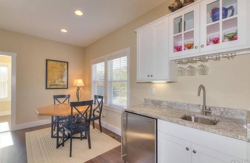 Tuckahoe House | GrayGoose in Duck - Walk to Beach & Private Parking - Resort Style Backyard