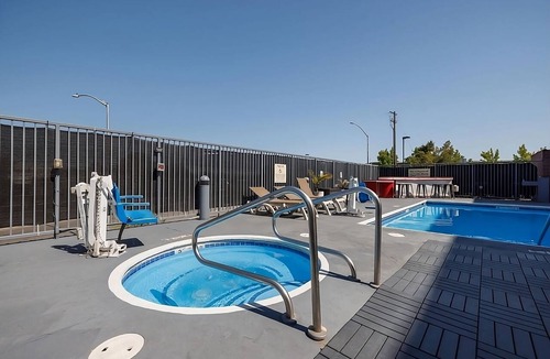 Vacaville Apartment | Great Amenities Onsite! Outdoor Pool and Terrace, Free Continental Breakfast