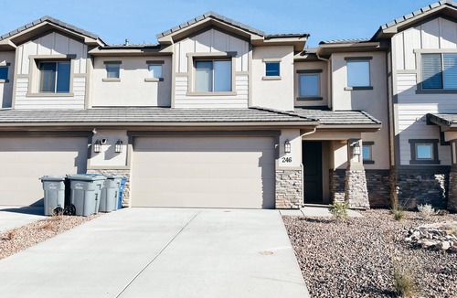 Hurricane House | Great NEW Townhouse! sleeps 12!