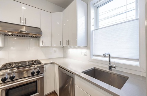 Southeast House | Great Stylish 4-Bedroom House near Metro