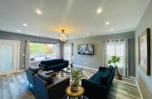 Seattle Villa | Green Lake 1st Line Home A with Central Air Conditioners