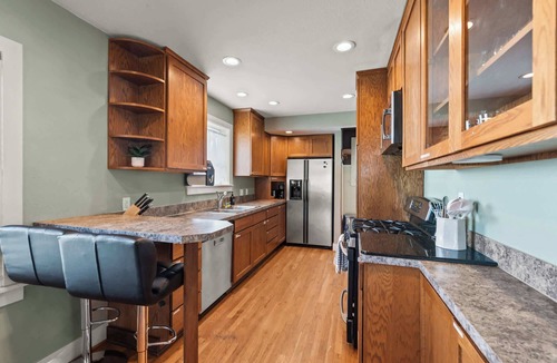 Green Lake House | Green Lake 2B Upper Unit with parking