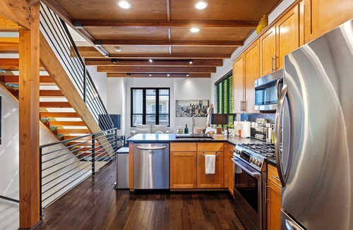 Green Lake House | Green Lake Modern K/Q + Parking | Stadium Access