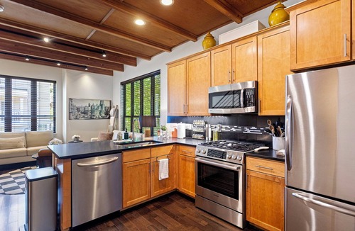 Green Lake House | Green Lake Modern K/Q + Parking | Stadium Access