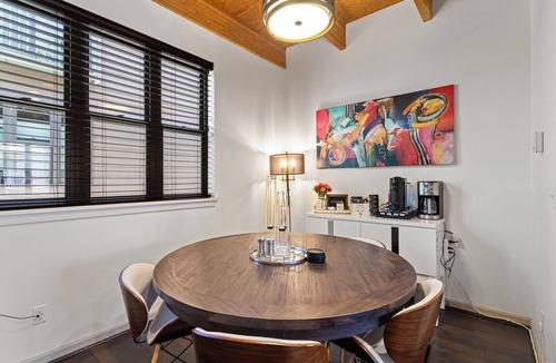 Green Lake House | Green Lake Modern K/Q + Parking | Stadium Access