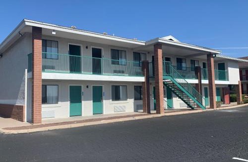 Holbrook Hotel | GreenTree Inn of Holbrook, AZ