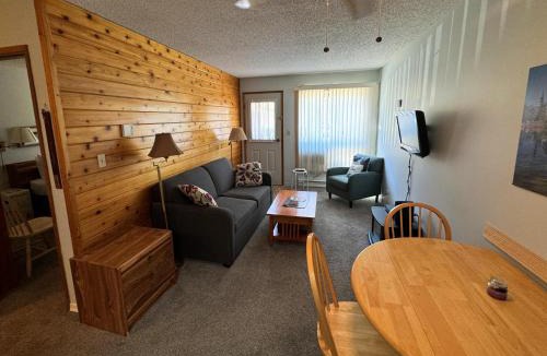 Fernie Hotel | Griz Inn RMC Rentals by Park Vacation Management