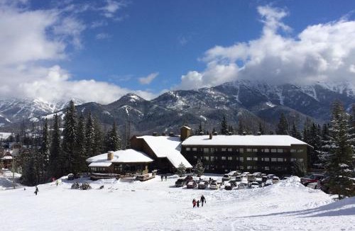 Fernie Hotel | Griz Inn RMC Rentals by Park Vacation Management