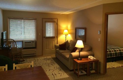 Fernie Hotel | Griz Inn RMC Rentals by Park Vacation Management