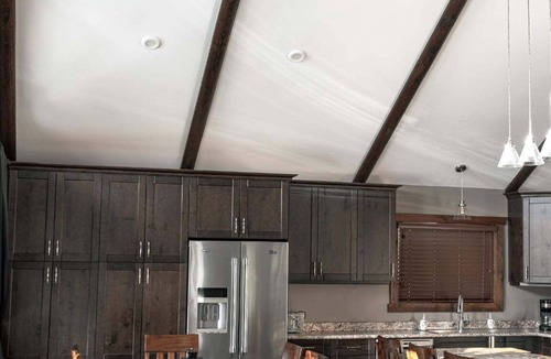 Valemount House | Grizzly Den Cabin Rental