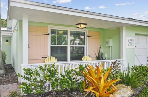 Holmes Beach Cottage | Ground Floor Two Bedroom Island Styled Home on Beautiful Anna Maria. Close to Beaches!