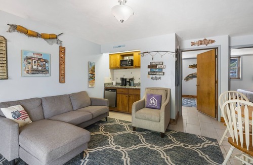Big Cedars Apartment | Ground-Level Waterside Suite, Pet Friendly, Community Hot Tub, Free Tickets