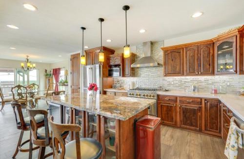 Paradise Valley Village House | Group-Friendly Desert Escape! Putting Green, Pool