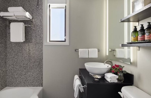 Capitol Hill Hotel | Group Stay Getaway! 4 Units Near DC Historical Landmarks & Attractions!