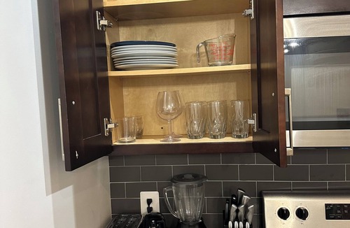 Mount Vernon Apartment | Guest luxury suite, in the inner harbor Baltimore.