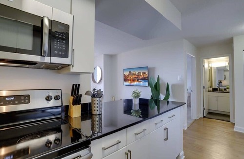 Pentagon City Apartment | Gym in Summer! Apt at Pentagon City