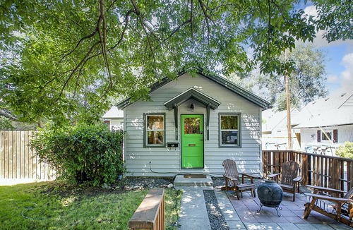 Veterans Park House | #HabitueHomes - The Craftsman's Cottage - Dog Friendly and perfectly located!