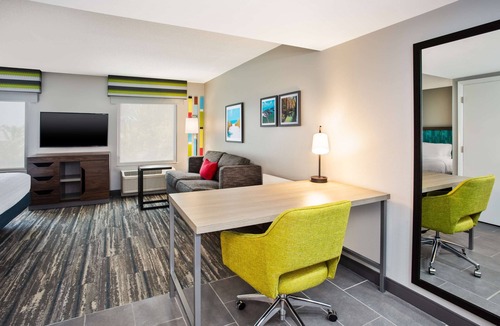 Caloosahatchee Hotel | Hampton Inn & Suites - Cape Coral/Fort Myers Area, FL