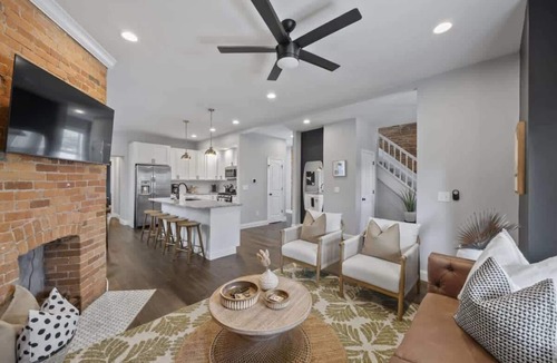Columbus House | Hanford House - Hot Tub-Sauna-Bar-Sleeps 8