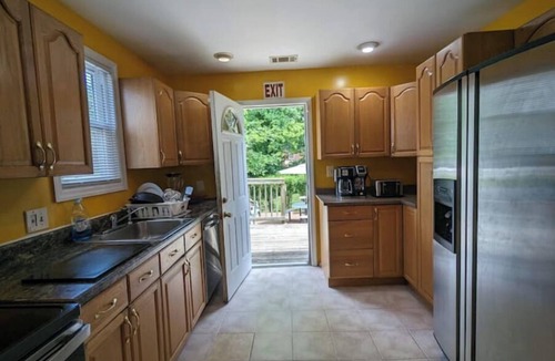 Hyattsville House | Hans' Villa - Charming 8 Bedroom Home with 2 Baths