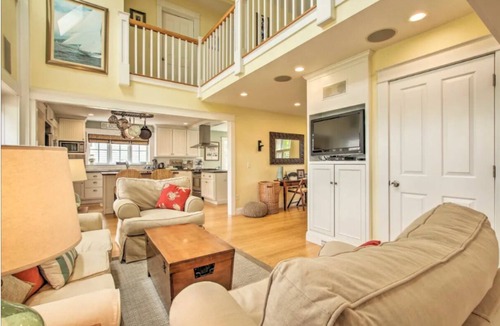 Narragansett House | Harbour Island Coast House, FALL midweek DEALS -quiet beaches with great weather