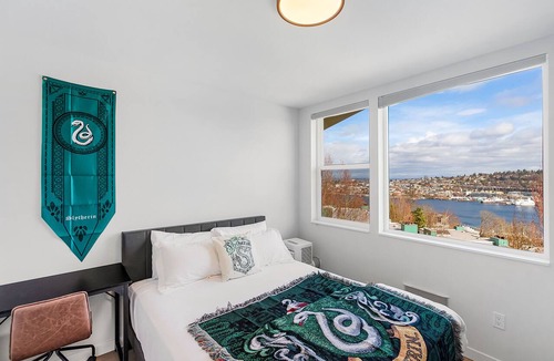 East Queen Anne House | Harry Potter Sweet Suites