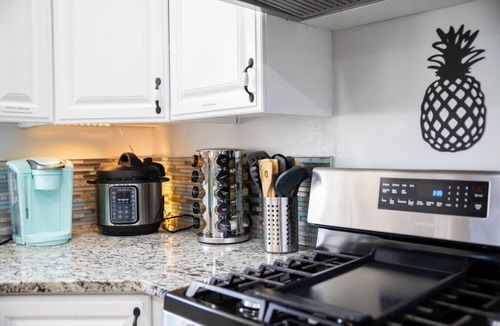 Pleasant Grove House | Hawaiian Surfer Haven| Family Stay Near Slopes