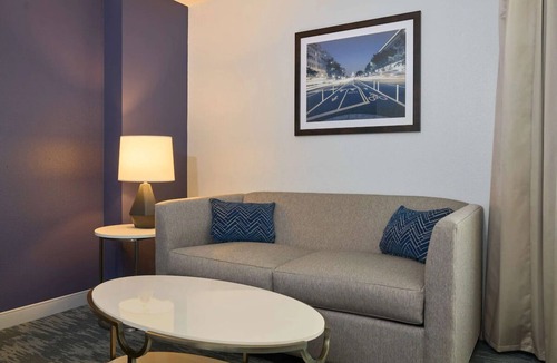 Mount Vernon Triangle Hotel | Heart of D.C.: Modern Amenities Close to Historic Monuments & Chinatown