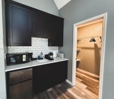 Eureka Springs Historic District Ski Chalet | Hearthstone Hideaway at Tudor Suites