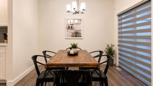 Cochrane House | Heartland Stays - Brand New 3 Bed Room Cozy Home