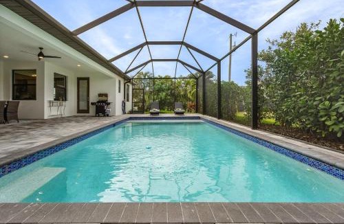 Pelican House | Heated Pool, Hot Tub, Outdoor Oasis - Villa Salt Life - Roelens
