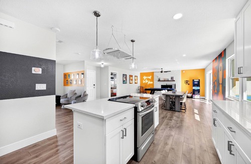 Rockledge House | Heated Pool -Pickleball-Near Beaches-Arcade-Minigolf-Pool Table
