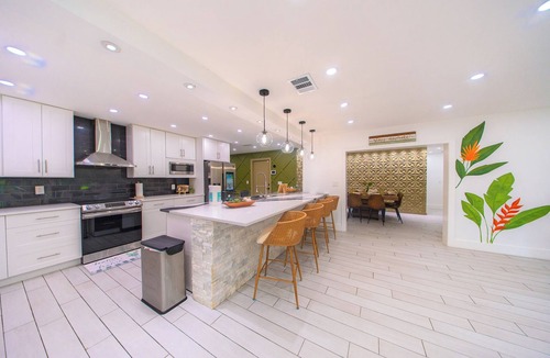 Whitfield House | Heated Pool Sleeps 14-Near SRQ, AMI, Beaches-Game Room-Outdoor Fun-Bunk Bed
