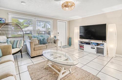 South Venice Villa | Heated Pool Villa Near Venice Beach Sleeps 6