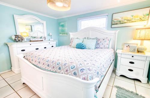 South Venice Villa | Heated Pool Villa Near Venice Beach Sleeps 6