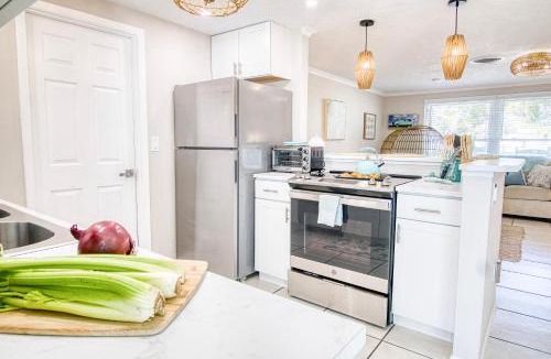South Venice Villa | Heated Pool Villa Near Venice Beach Sleeps 6