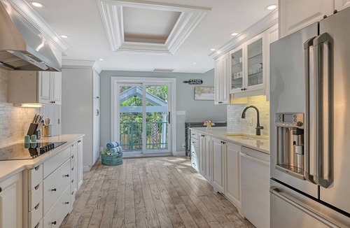 Bay Isle House | Hemingway House | Serene Siesta Key Getaway with Heated Pool, Pizza Oven