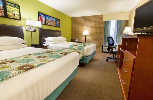 Sugar Land Hotel | Heritage Inn Suites Houston/Sugar Land, Trademark by Wyndham