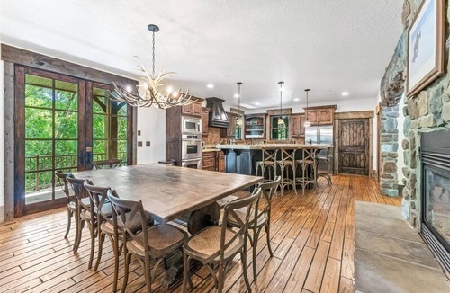 Sundance Cabin | HIDDEN MOUNTAIN LUXURY LODGE, CLOSE TO SKI RUNS, HOT TUB, THEATER, SALOON