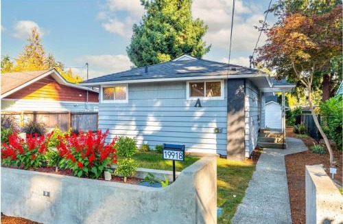 Hillwood House | Hidden Renovated Garden Cottage Near Costco I99