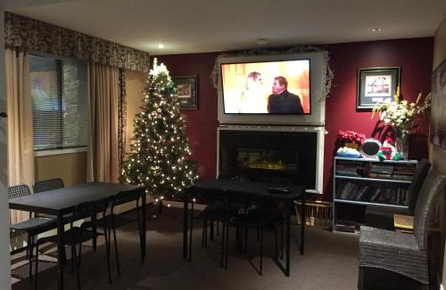 Swan Hills Hotel | Hillcrest Motel