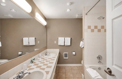 Rosario Hotel | Hillside Deluxe Two King Suite