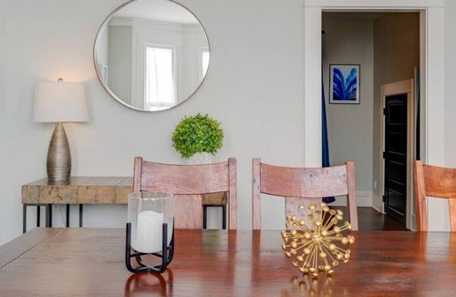 Southeast Magnolia House | ♛Hillside Magnolia Retreat♛~ Downtown Location ~