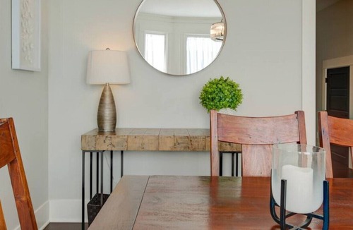 Southeast Magnolia House | ♛Hillside Magnolia Retreat♛~ Downtown Location ~
